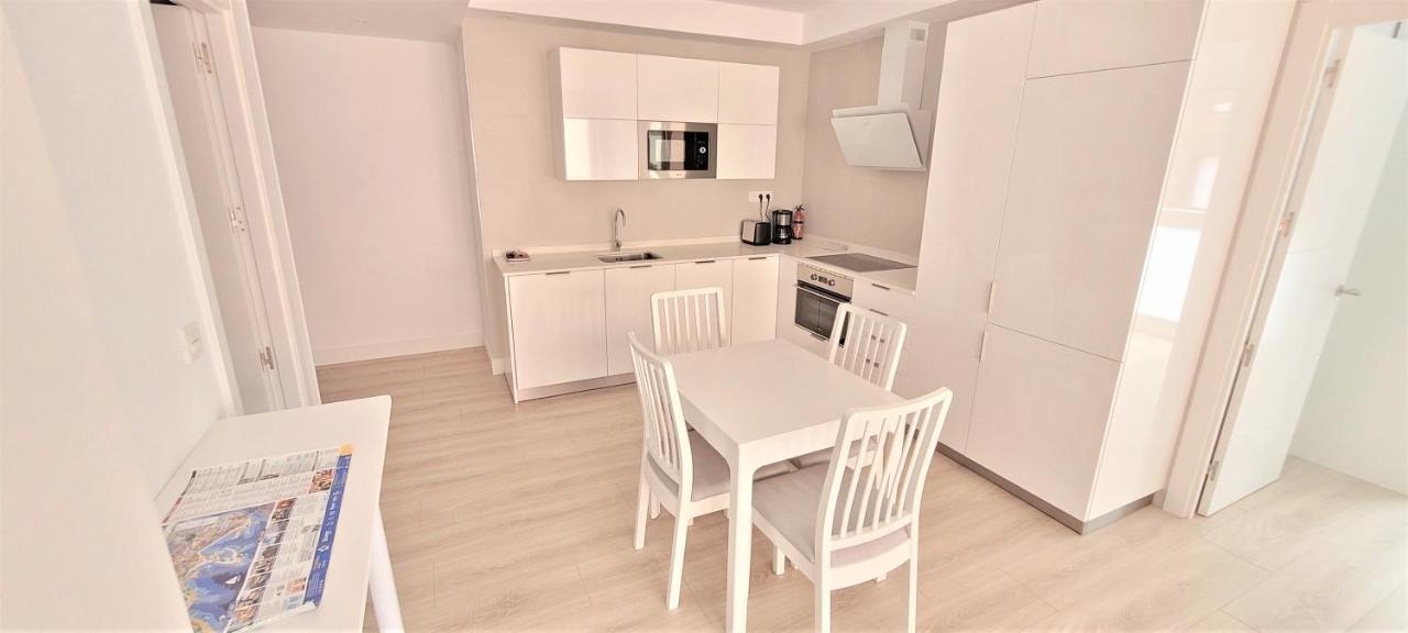 Cozy White Home In Getxo Buitenkant foto