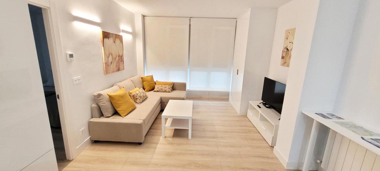 Cozy White Home In Getxo Buitenkant foto