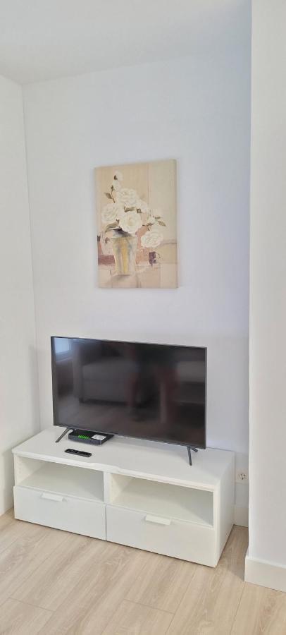 Cozy White Home In Getxo Buitenkant foto